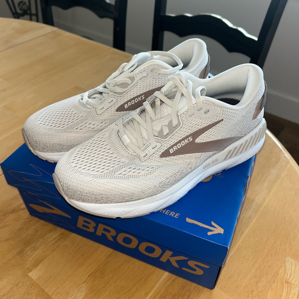 Brooks Ariel GTS Light Tan Running Shoes
